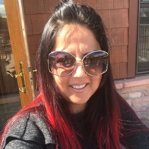 Meet your Posher, Cristina